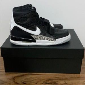 Air Jordan Legacy 312 athletic shoes by Nike